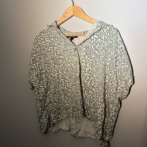 Green Cheetah print Forever 21 button down. Size small